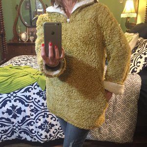 Fleece pullover with side pockets
